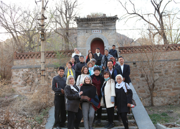 Histórica visita al Centro Hua Xia